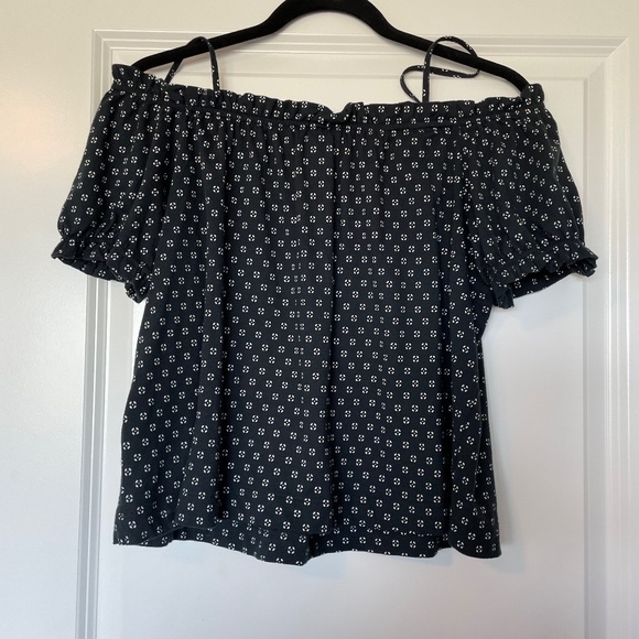 Women’s H&M Off-Shoulder Top Black with Pattern - Picture 2 of 3